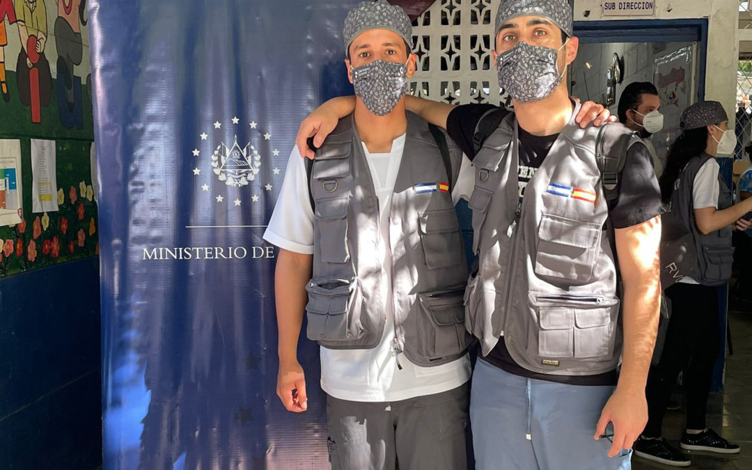 Alberto Cruz y Alejandro Zurera vuelven a llevar sonrisas a El Salvador